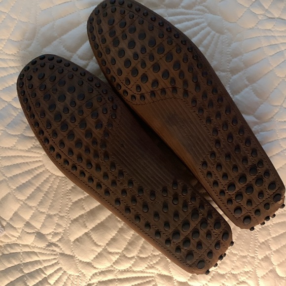 Tod’s men Gommino rubbed brown suede driving shoe. Hardly worn. W/dust bag sz 9 - Picture 8 of 16